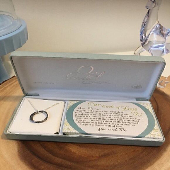Circle of Love Necklace for Mom |  New in Box - Picture 1 of 6
